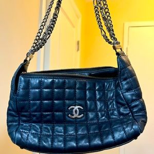 used CHANEL leather shoulder bag